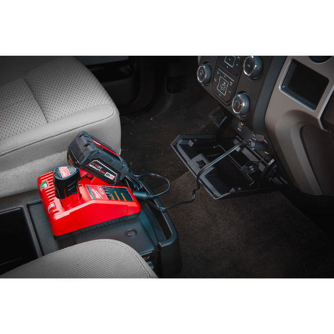 Ładowarka samochodowa Milwaukee M12-18 AC